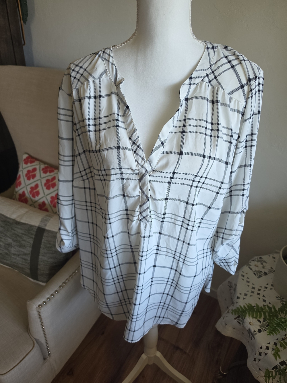 torrid Harper White Plaid V-Neck Tunic Blouse